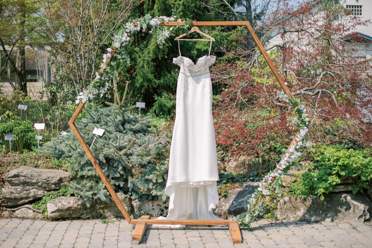 Wedding gown at Edwards Garden and Toronto Botanical Garden Wedding Photos